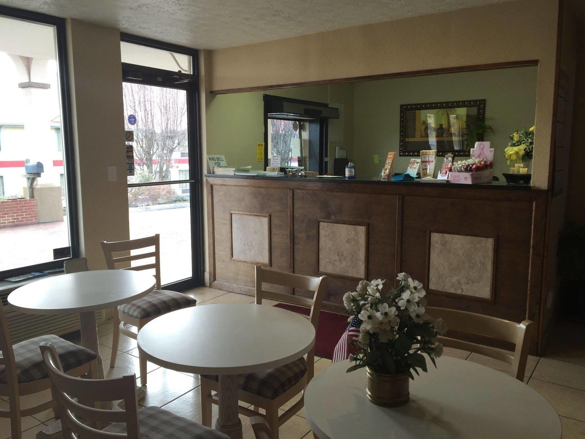 Parkway Inn Morristown Buitenkant foto